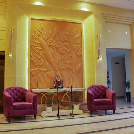Four Leaf Hotel,Budaun Bagian luar foto