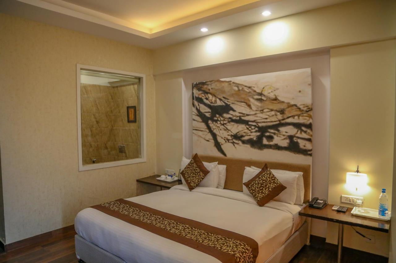 Four Leaf Hotel,Budaun Bagian luar foto