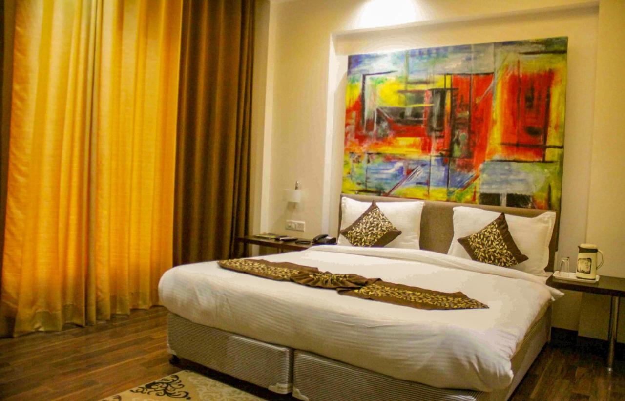 Four Leaf Hotel,Budaun Bagian luar foto