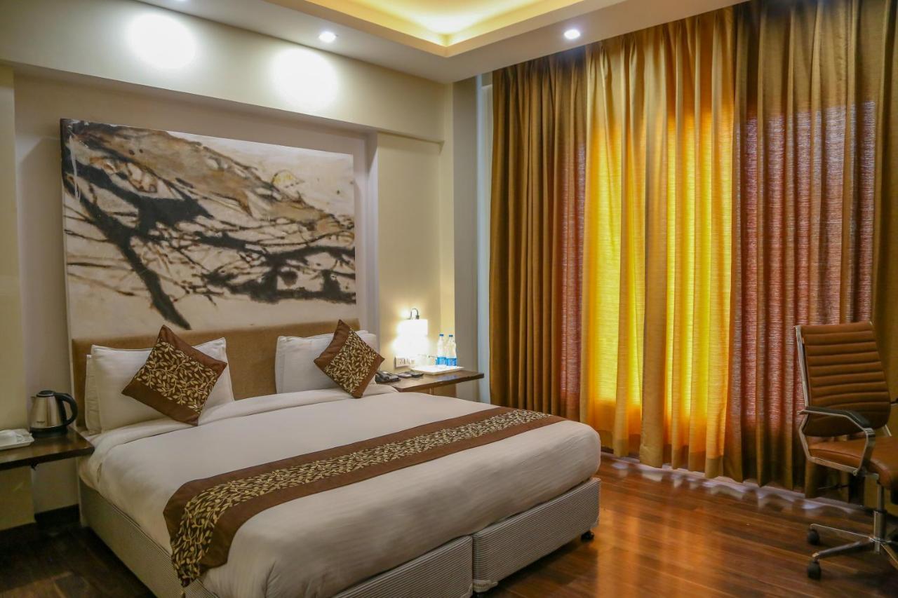 Four Leaf Hotel,Budaun Bagian luar foto