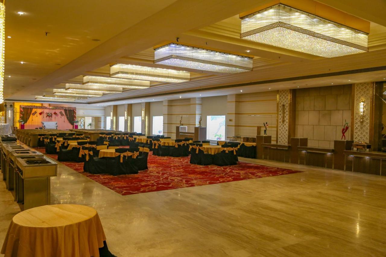Four Leaf Hotel,Budaun Bagian luar foto